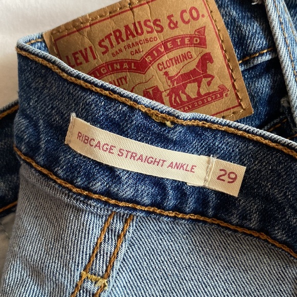 Levi Woman Jeans - Picture 4 of 5